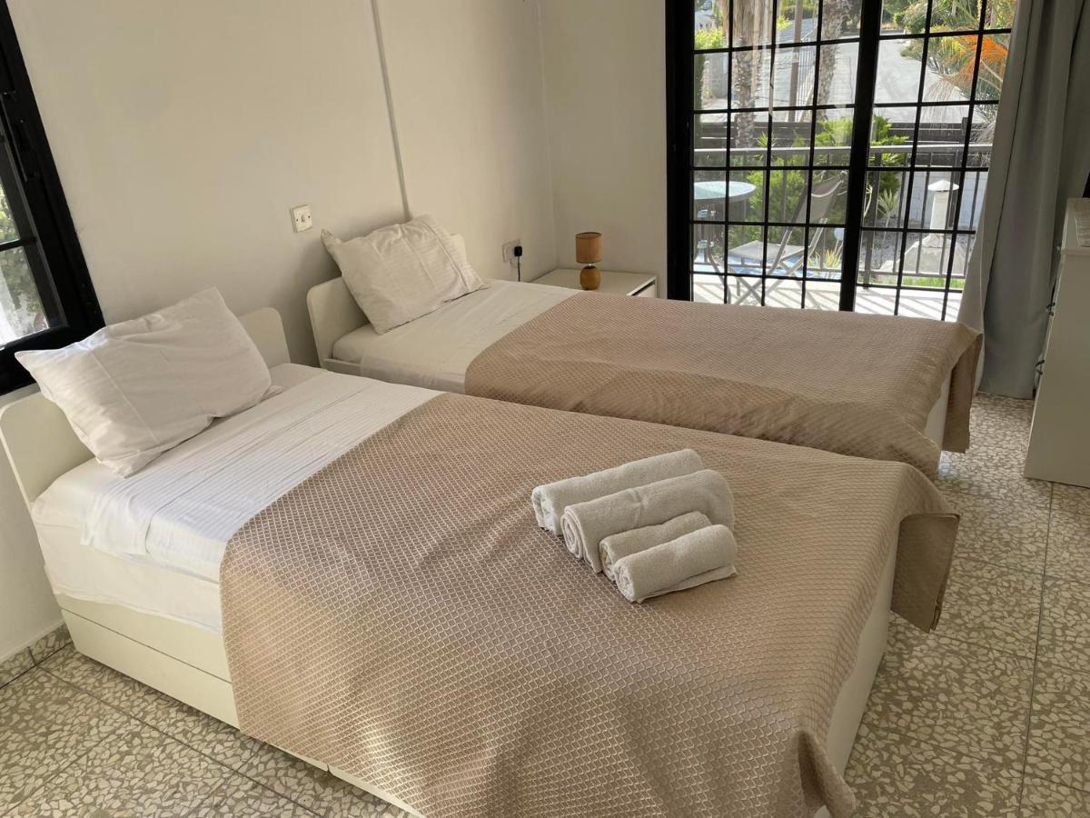Villa Ocean Stones 1Km From Main Coral Bay Beach Peyia Exterior foto